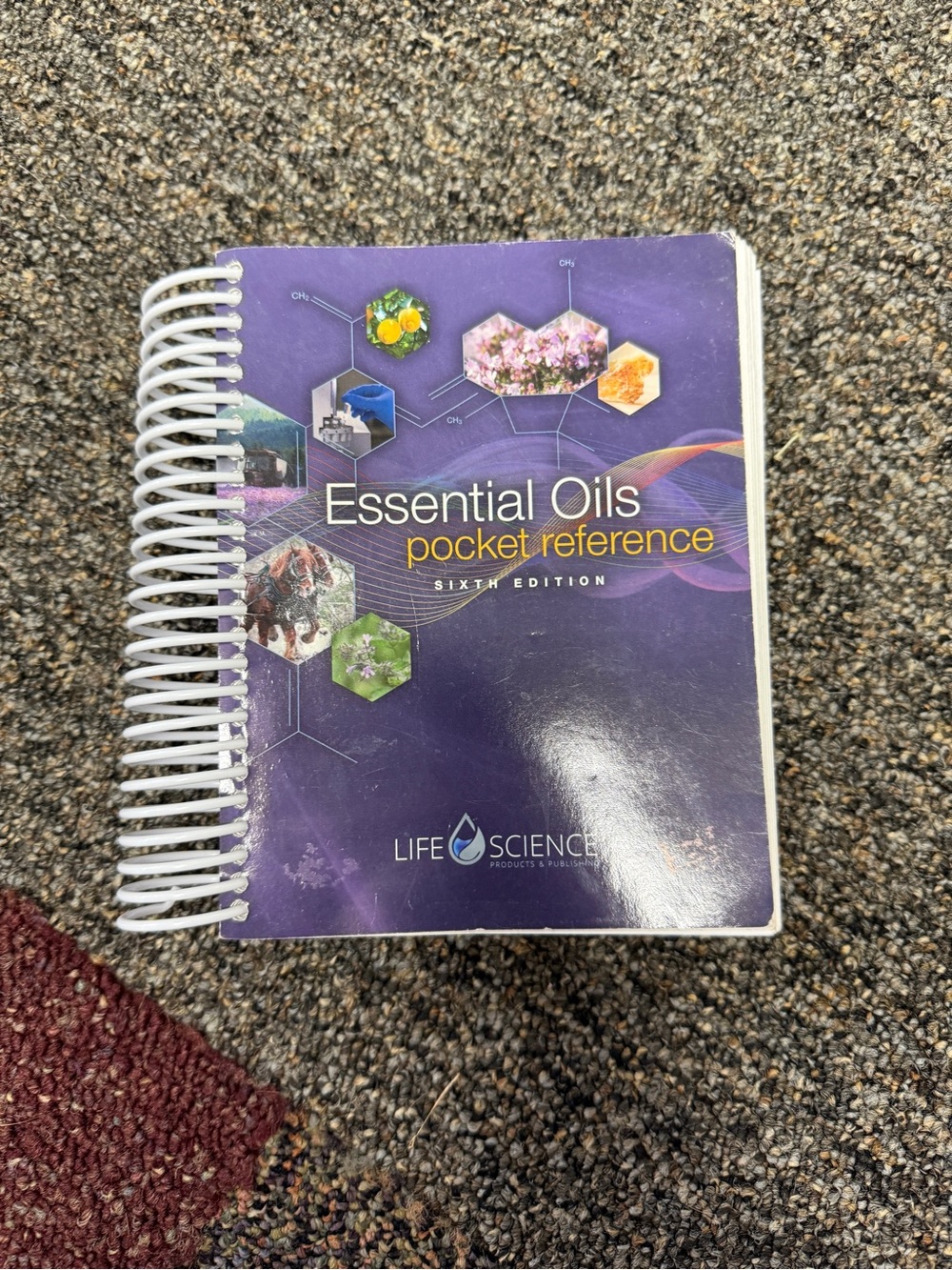 Essential Oils Pocket Reference, Sixth Edition